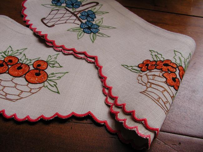 So pretty border with handmade embroidered baskets of flowers