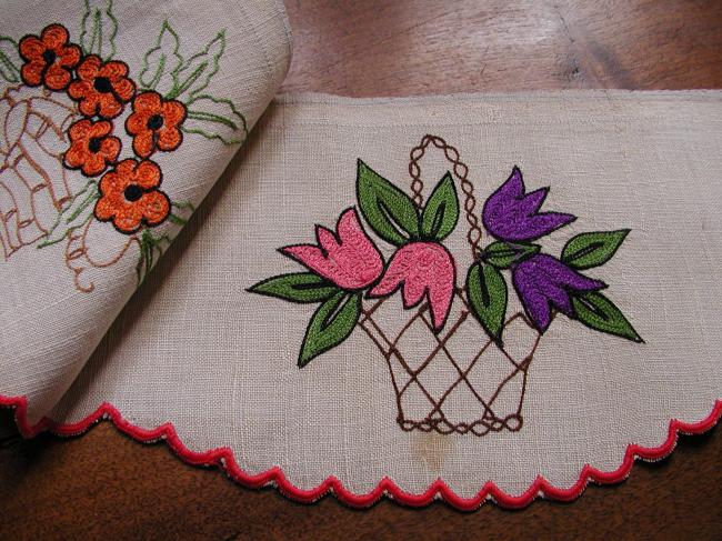 So pretty border with handmade embroidered baskets of flowers