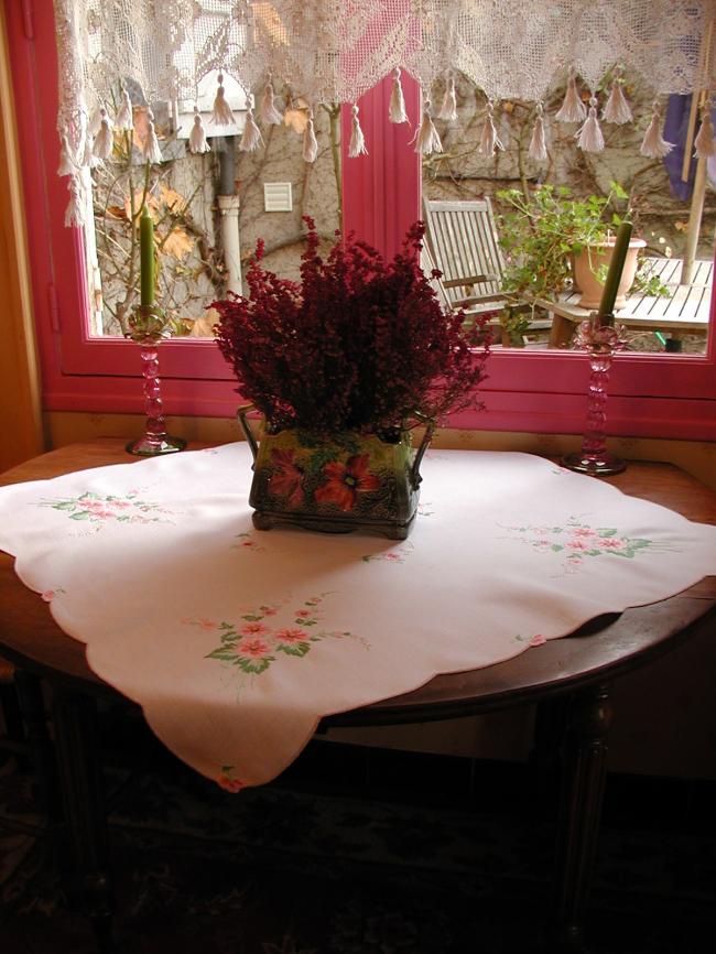 Really romantic tablecloth with hand-embroidered geranium flowers