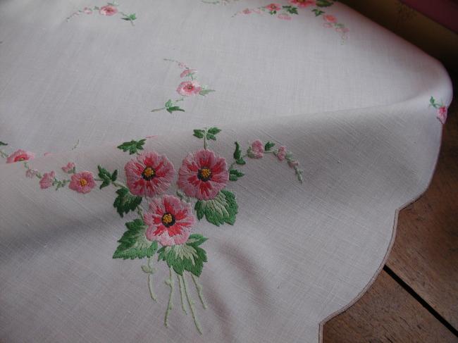 Really romantic tablecloth with hand-embroidered geranium flowers