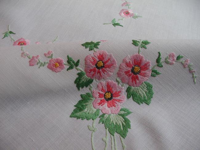 Really romantic tablecloth with hand-embroidered geranium flowers