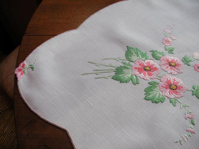 Really romantic tablecloth with hand-embroidered geranium flowers