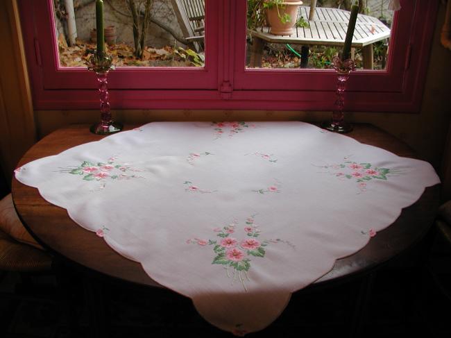 Really romantic tablecloth with hand-embroidered geranium flowers