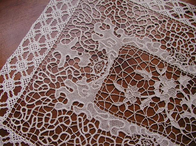 Merveilleux centre de table en dentelle de lacets, fuseaux, Venise et Milan 1890