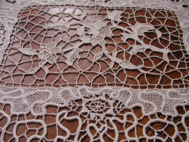 Merveilleux centre de table en dentelle de lacets, fuseaux, Venise et Milan 1890