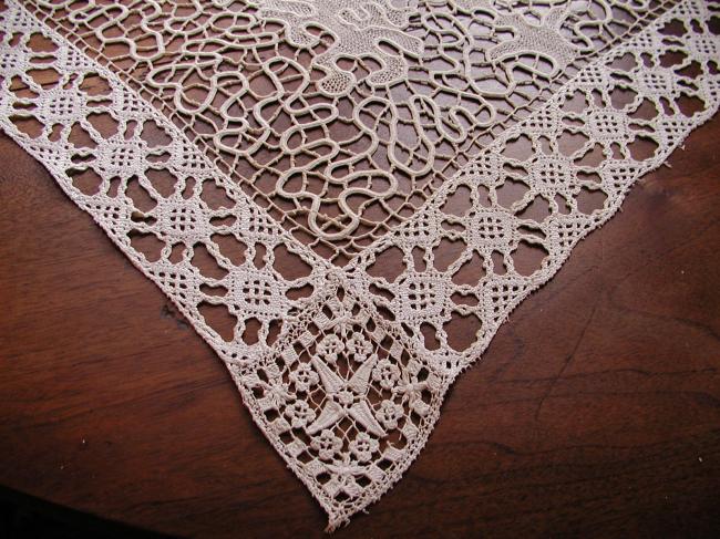 Merveilleux centre de table en dentelle de lacets, fuseaux, Venise et Milan 1890