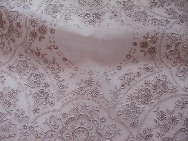 Exceptional handmade Appenzel embroidered handkerchief, piece of collection