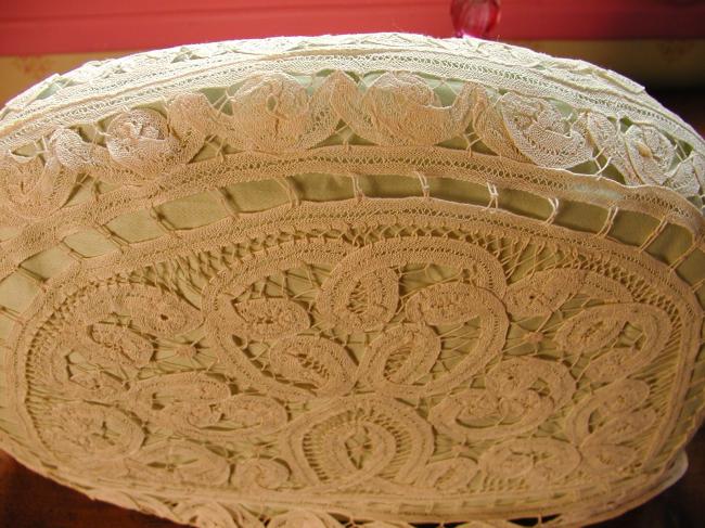 Wonderful tea cosy in Luxeuil lace with its thick satin coton pale green lining