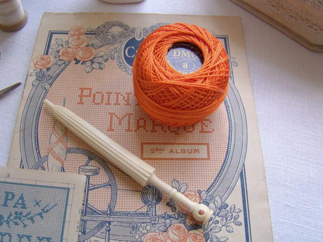 Ancienne Bobine de Coton perlé DMC, N°8, nuance 608 (orange coquelicot), 10gr