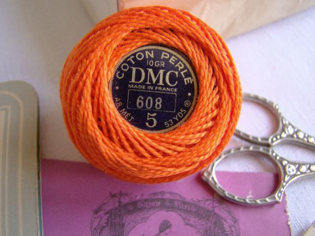 Ancienne Bobine de Coton perlé DMC, N°5, nuance 608 (orange coquelicot), 10gr