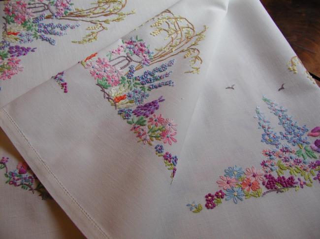 Magnificient tablecloth with hand-embroidered colorful english garden