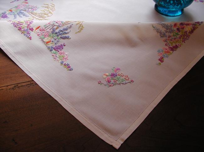 Magnificient tablecloth with hand-embroidered colorful english garden