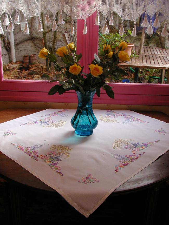 Magnificient tablecloth with hand-embroidered colorful english garden