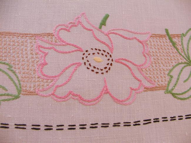 Superbe tablecloth & its matching tea-cosy with large hand-embroidered anemones