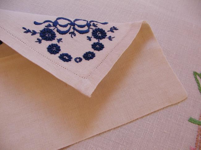 Lovely napkin case with hand-embroidered flowers, ribbons and 'Toi-Moi'(You-Me)