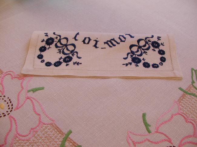 Lovely napkin case with hand-embroidered flowers, ribbons and 'Toi-Moi'(You-Me)