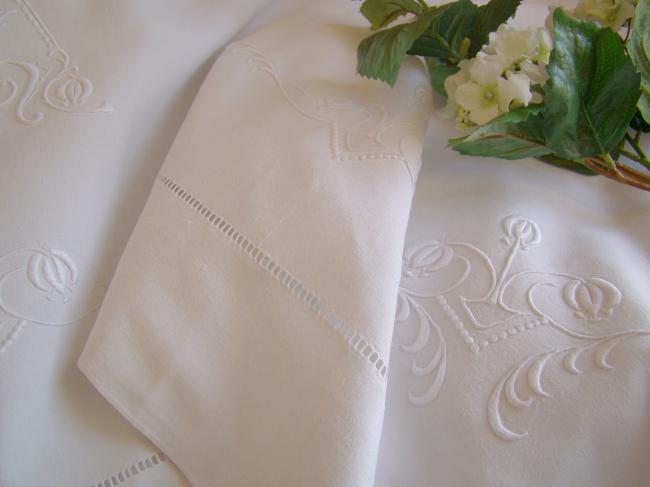 Splendeur de drap en pur fil brodé d'un double monogramme &  cages d'Amour