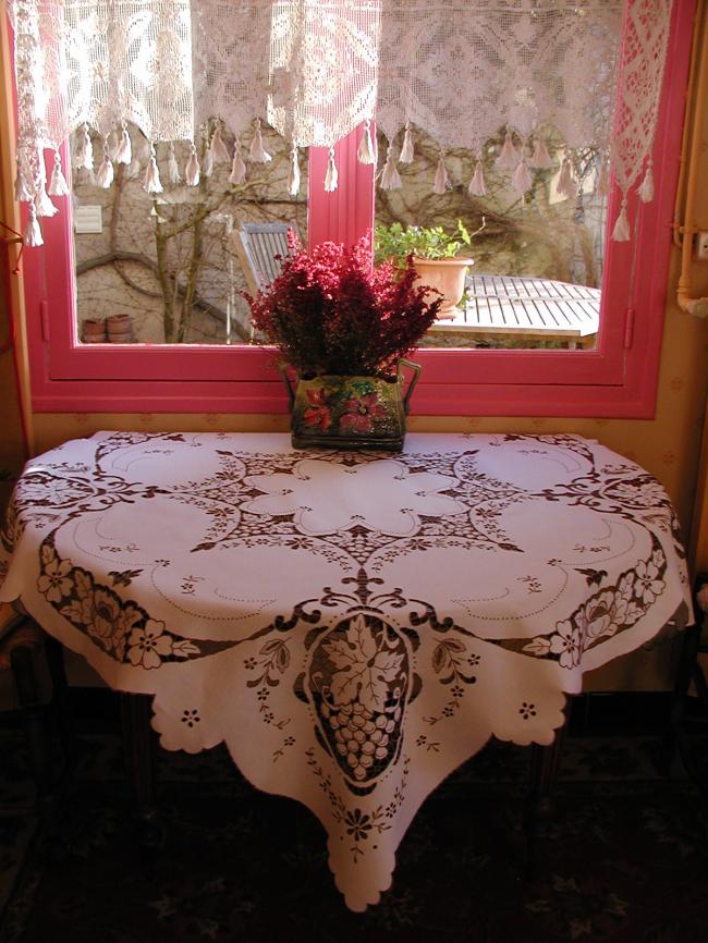 Gorgeous Richelieu tablecloth with its matching table mats,vine & grape vine