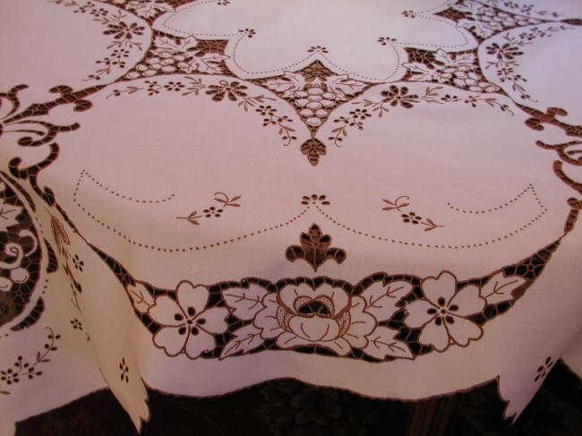 Gorgeous Richelieu tablecloth with its matching table mats,vine & grape vine