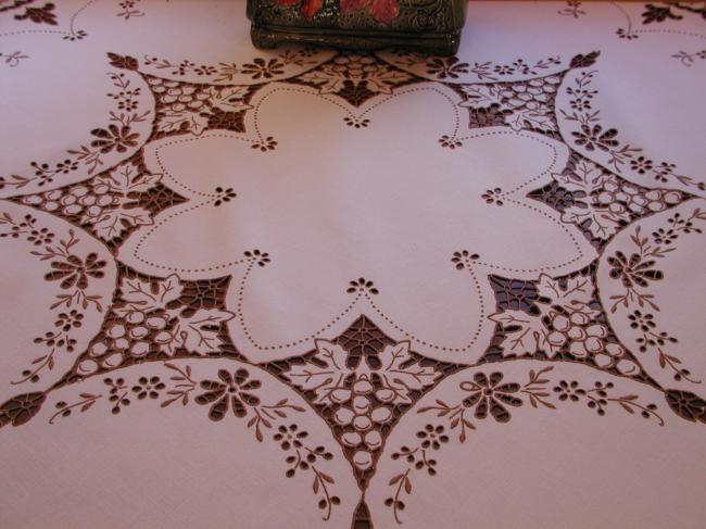 Gorgeous Richelieu tablecloth with its matching table mats,vine & grape vine