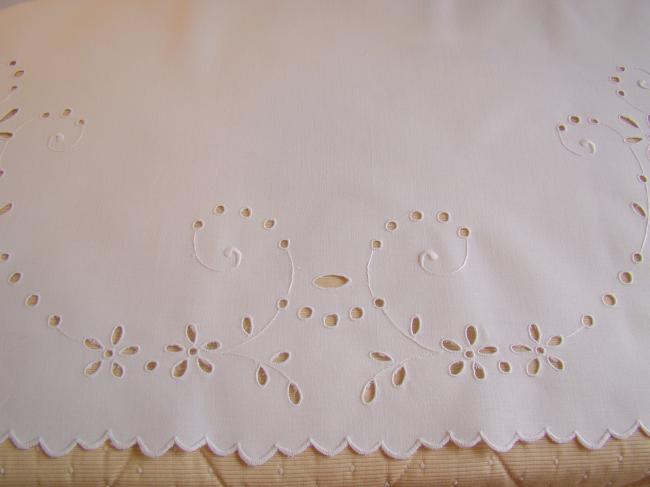 Somptueux dessus de cheminée ou de commode en broderie Colbert