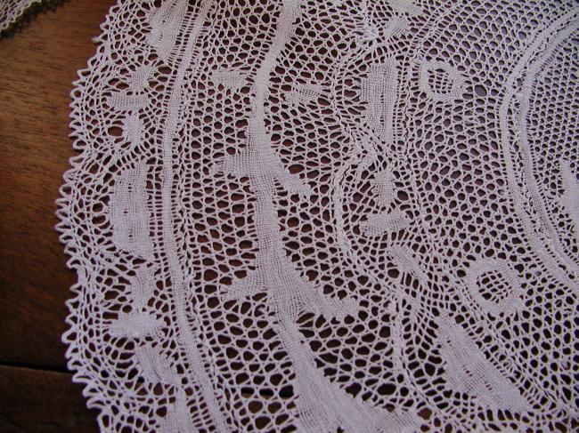 Fantastic table set service in fine Flandres bobbin lace with Count Crown 1890