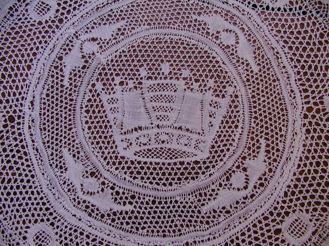 Fantastic table set service in fine Flandres bobbin lace with Count Crown 1890