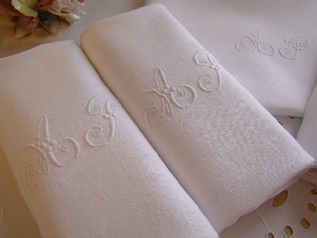 Joli service de 4 serviettes monogramme AP en damassé 