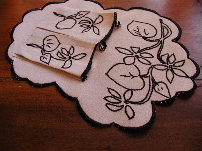 Wonderful double pocket for hanging on wall with hand-embroidered flowers