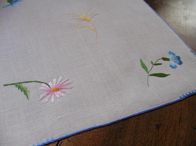 So romantic tray mat with silk embroidered summer flowers