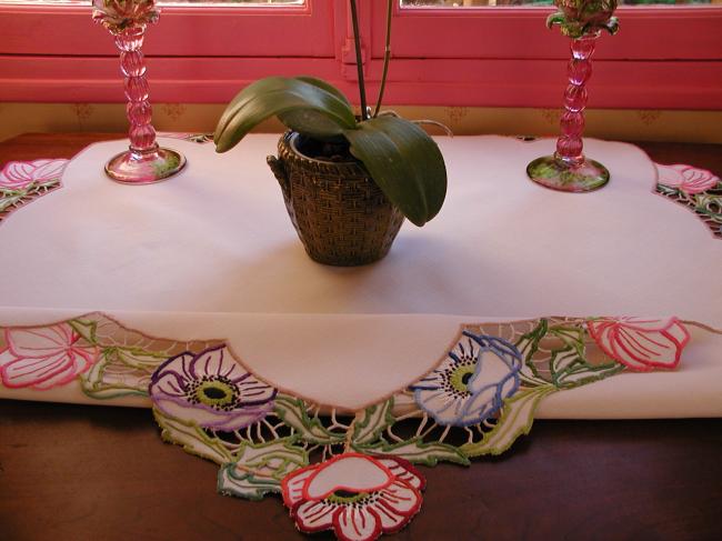 Breathtaking tablecloth with rich colours embroidered anemones