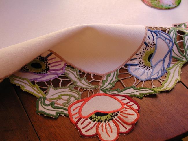 Breathtaking tablecloth with rich colours embroidered anemones