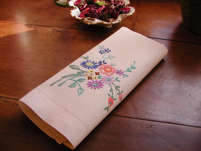 Charming hand towel with lovely hand-embroidered bouquet of flowers