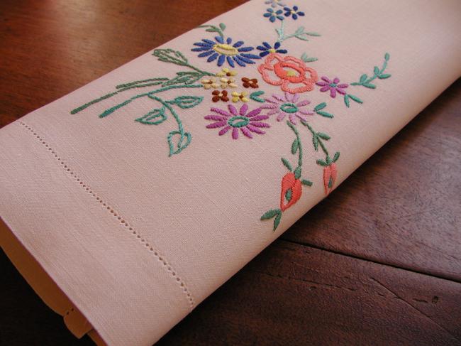 Charming hand towel with lovely hand-embroidered bouquet of flowers