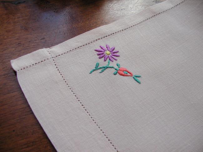 Charming hand towel with lovely hand-embroidered bouquet of flowers