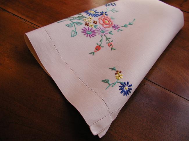 Charming hand towel with lovely hand-embroidered bouquet of flowers