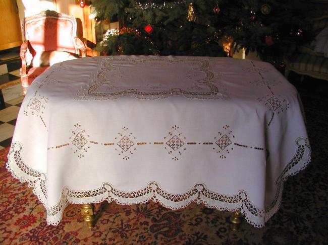 Stunning tablecloth with filet, Cluny lace and Richelieu works