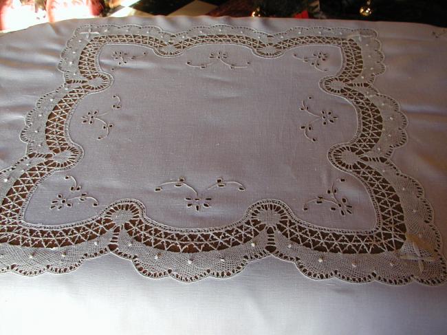 Stunning tablecloth with filet, Cluny lace and Richelieu works