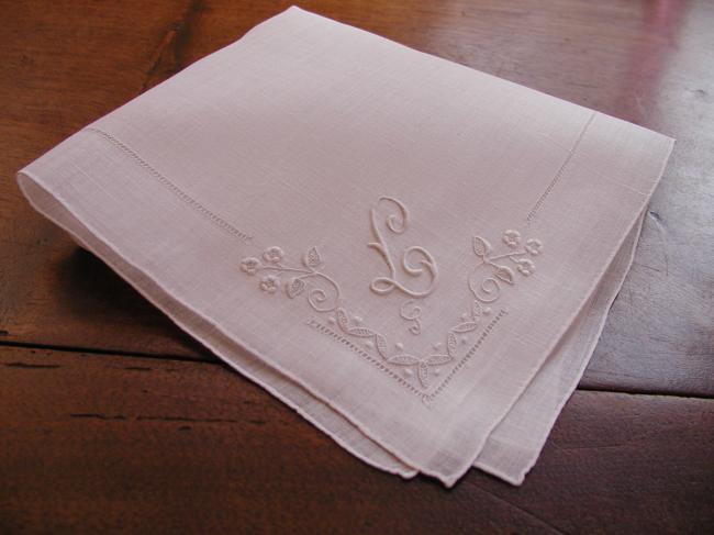 Lovely handkerchief with embroidered floral monogramm L