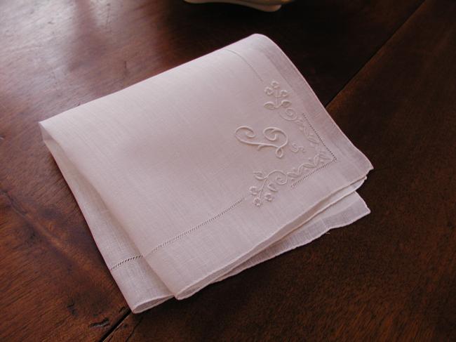 Lovely handkerchief with embroidered floral monogramm L