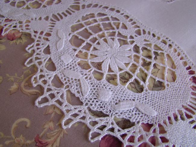 Lovely table runner with a beautiful bobbin Cluny lace