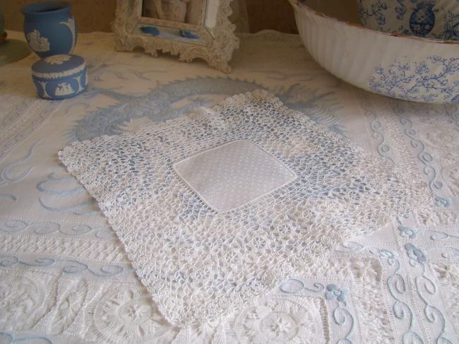 So charming victorian doily with Irish guipure lace 1900