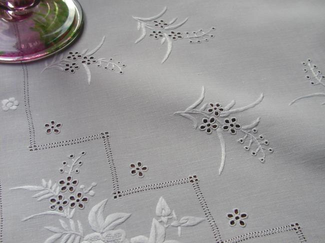 Magnificient tablecloth with stunning silk white embroidery and crochet lace