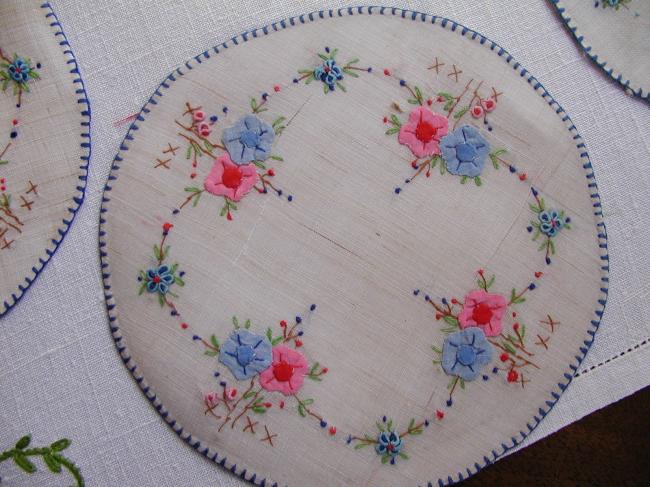 Wonderful set of 6 coasters in Pinã with appliqué of flowers, so cute !!