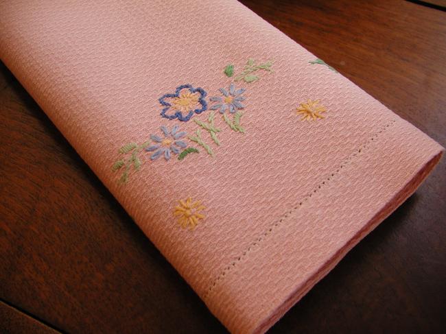 Gracious  pink hand towel with embroidered flowers