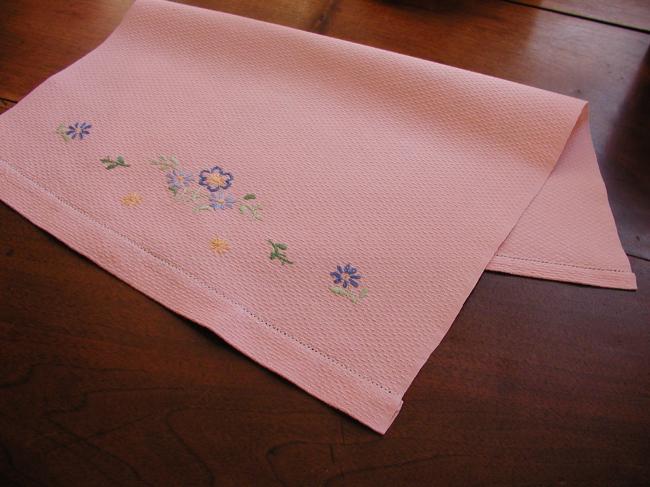 Gracious  pink hand towel with embroidered flowers