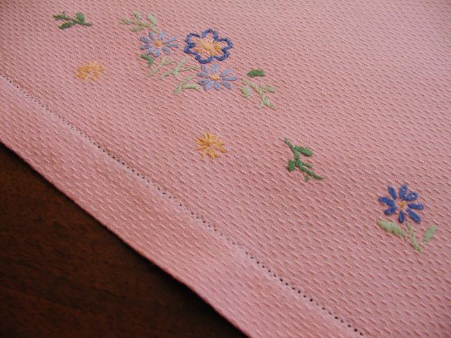 Gracious  pink hand towel with embroidered flowers