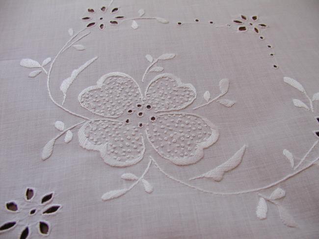 Gorgeous tablecloth with Colbert open& white works with bobbin lace edging