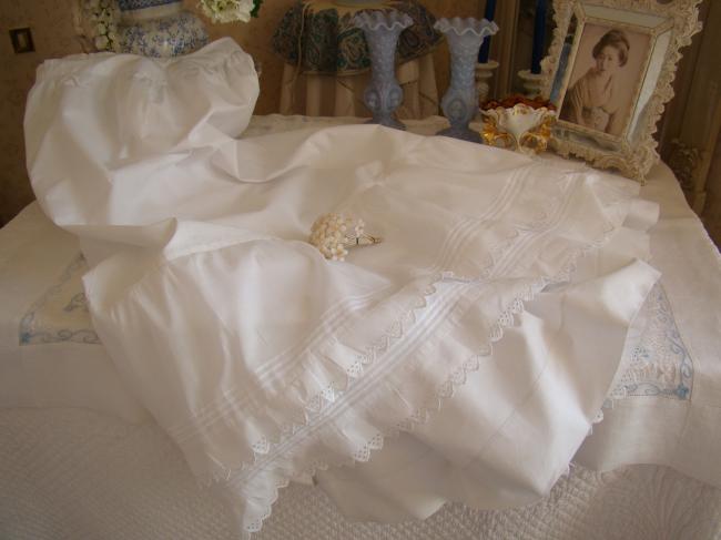 Merveilleux jupon avec volants en broderie anglaise à la main & plis religieux