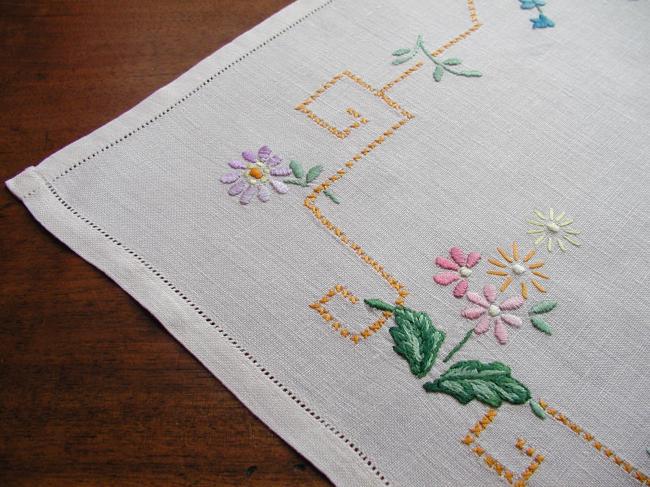 Romantic tray cloth with embroidered flowers